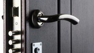 Bağlı qapı arxasında qalan iki nəfər xilas edildi