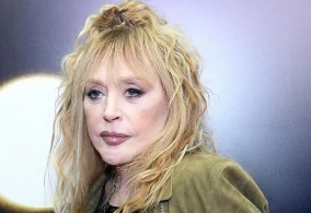 Алла Пугачева улетела из России