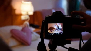Bakıda şok hadisə: Kişini qadınla videoya çəkdilər (FOTO)