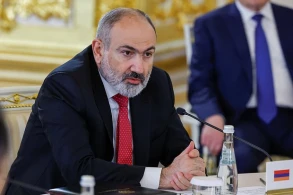 Премьеру Армении Пашиняну дали час на отставку