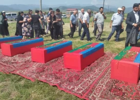 32 il əvvəl şəhidlik zirvəsinə ucalan döyüşçülər Xocalıda dəfn edilib