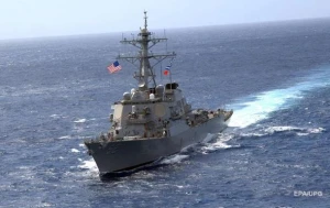 Amerika esminesi Baltikya daxil olur