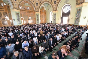 Təzəpir məscidində bayram namazı qılındı