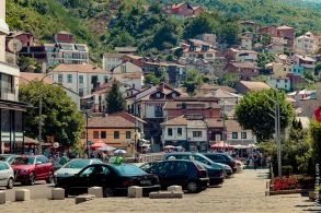 Kosovo məhbusları və miqrantları işə götürür