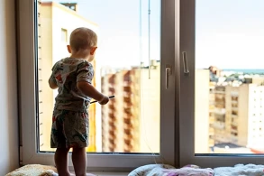 4 yaşlı uşaq 12-ci mərtəbədən yıxılıb ÖLDÜ - Anbaan VİDEO