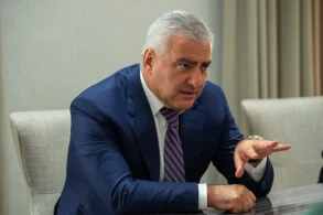 Karapetyanın ailəsi Ermənistandan 500 milyon dollar tələb edir