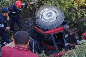 Laçında traktor dərəyə aşdı, ölən var&nbsp;