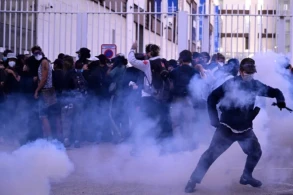 Fransızlar küçələrə çıxıb