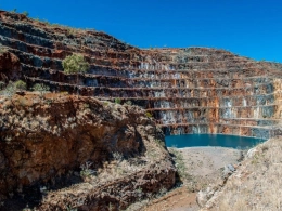 Uran bahalaşır: ABŞ nüvə yarışına hazırlaşır