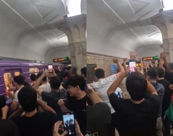 Stadiondan metroya daşan sevinc... - Video 