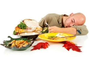 Yeməkdən dərhal sonra yatmayın! Həkim sizi gözləyən təhlükəni AÇIQLADI