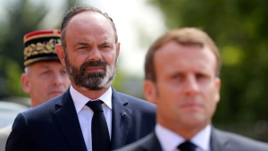 Fransanın keçmiş baş naziri Makronu istefaya çağırıb