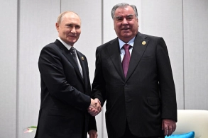 Tacikistan prezidenti Putinin hədiyyəsinə heyran qalıb