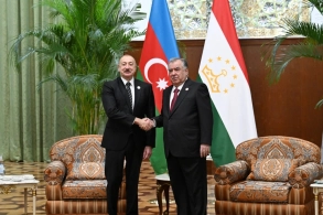 İlham Əliyev həmkarı ilə görüşdü