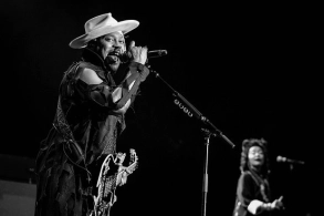 Məşhur R&amp;B müğənnisi vəfat edib