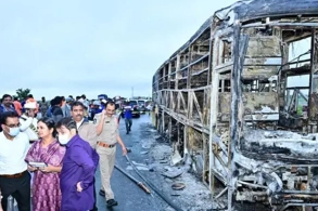 Hindistanda insanlar diri-diri yandı