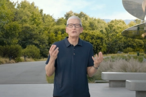 Apple rüblük gəlirində rekord həddə - 102 milyard dollar qazanıb