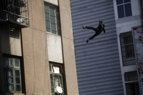 Binadan düşüb öldü&nbsp;