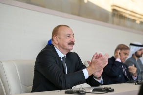 Prezident ailəsinin paraddan görüntüsü   —   FOTO