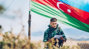 Buraxınız,seyr edəyim düşünəyim,oxşayayım,Şu sevimli üç boyalı, üç mənalı bayrağı...&nbsp;