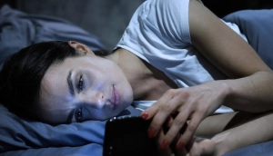 Gecə saatlarla telefona baxanlara pis xəbər&nbsp;