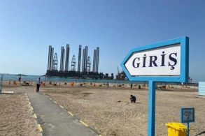 Noyabrda dənizdə çimdi - "Şıxov" çimərliyindən VİDEO&nbsp;