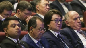 İcra başçısı iclasda yatdı - FOTO&nbsp;