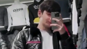 Hərbidən yenicə gəlibmiş,ofisiant işi tapıbmış...