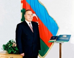 33 illik inkişaf yolu