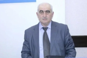 Əhməd Oruc vəfat etdi 