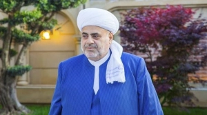 Şeyx Allahşükür Paşazadənin müğənni ilə ARXİV FOTOSU YAYILDI