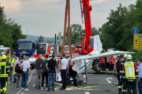 Təyyarə şəhərin&nbsp; ortasıma endi