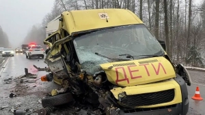 Rusiyada uşaqları daşıyan avtobus qəzaya düşdü&nbsp;