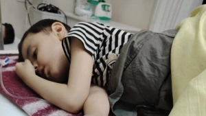 İmkansız ana xəstə övladının müalicəsi üçün yardım istəyir&nbsp;