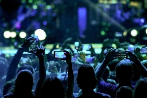 Müğənni oxuduğu yerdə fanatı gözünün qarşısında öldü&nbsp;