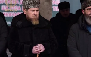 Ramzan Kadırov əsa ilə görüntüləndi.