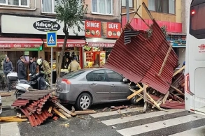 Türkiyədə DƏHŞƏTLİ fırtına nəticəsində 3 nəfər ölüb&nbsp;