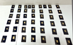 Ölkəyə qanunsuz qızıl külçələr gətirənlərin QARŞISI alındı