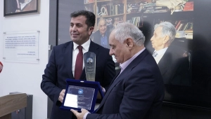 “Şirməmməd Hüseynov mükafatı” Qulu Məhərrəmliyə təqdim olunub 