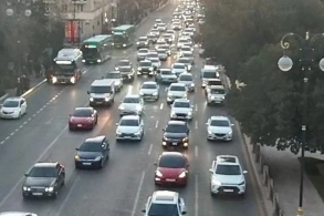 Bu yollarda ağır tıxac var