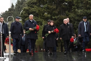 Rəsmilər Şəhidlər xiyabanında - Fotolar&nbsp;