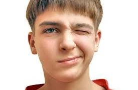 Nevroloqdan valideynlərə XƏBƏRDARLIQ! Uşaqlardakı bu tiklər...