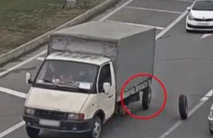 Bakıda yolda DƏHŞƏT SAÇAN GÖRÜNTÜLƏR&nbsp;