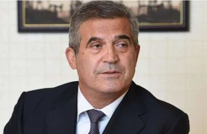 İşdən çıxarılan başçıya zəng etdilər: "Bir az başım qarışıqdır..."