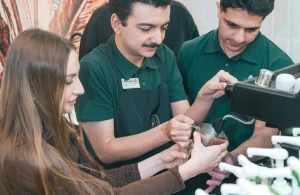 Prezidentin gəlini onlarla kofe hazırladı - Fotolar 