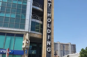 "Mehdiyevin qardaşının tikdirdiyi qəzalı bina - Lifti belə mövcud deyil"