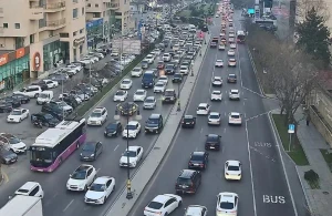 Bu yollarda ağır tıxac var&nbsp;