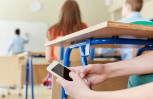 Gürcüstanda məktəblərdə mobil telefon qadağan ediləcək&nbsp;