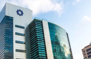 Azərbaycanda 2 bank birləşir? - Əməkdaşlar yeni iş yerlərində otururlar&nbsp;