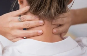 Boynunuz səhərlər niyə ağrıyır? - Bu xəstəliyin xəbərçisidir 